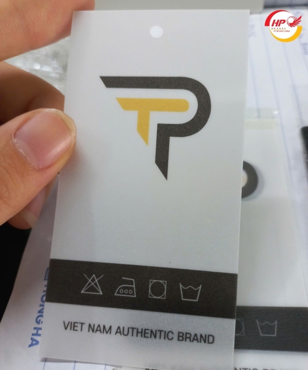THẺ NHỰA KẾT HỢP THẺ BÀI GIẤY – NHỎ NHƯNG ĐỦ ĐỂ TẠO ẤN TƯỢNG